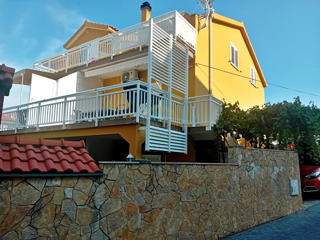 Apartmajska hiša v Okrugu Gornjem/Čiovo, drugi niz od morja - 5 apartmajev